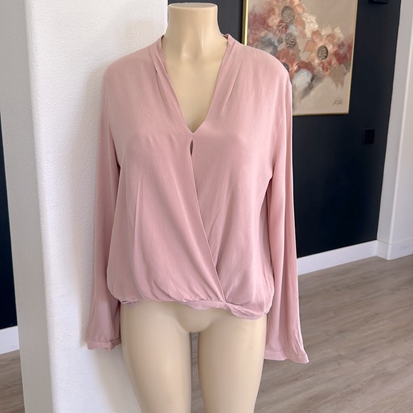 REVEROF women’s salmon pink V-neck draped long sleeve blouse size med - Picture 1 of 8